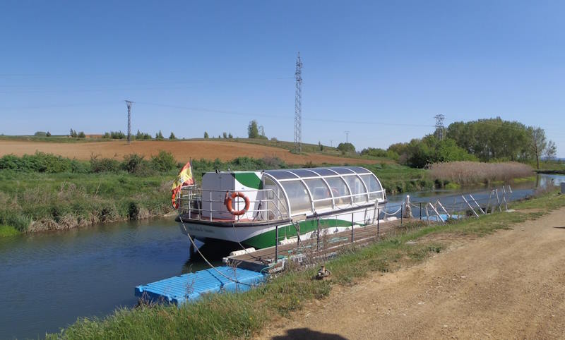 CANAL DE CASTILLA EN BICICLETA: MIS CONSEJOS 6 canal de castilla barco
